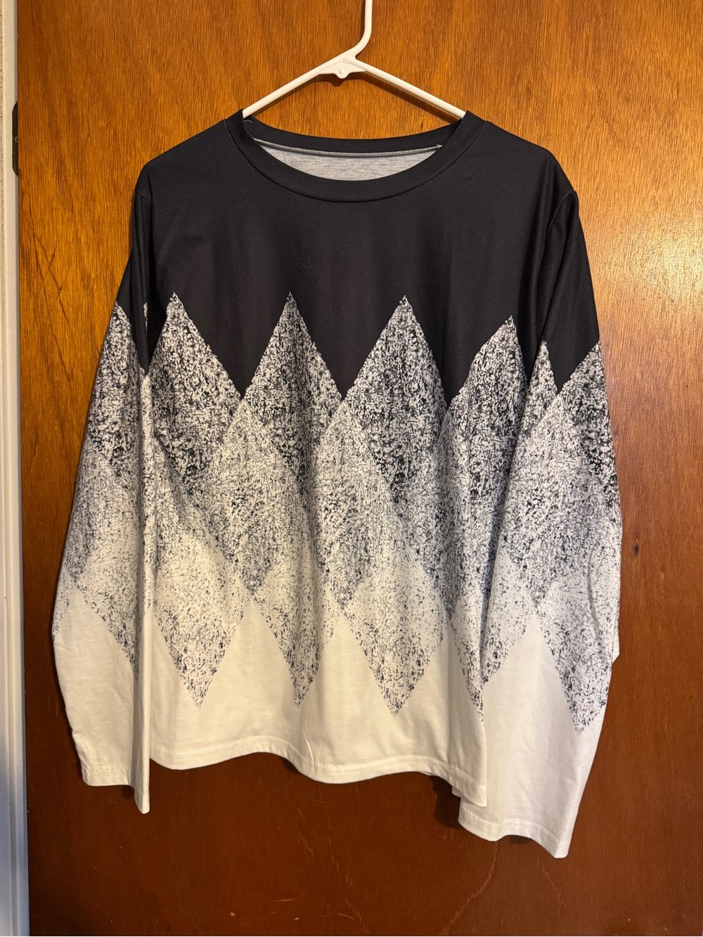Black and White Diamond Pattern Long Sleeve Tee